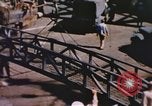 Image un caméraman de combat filme des soldats théâtre du Pacifique, 1944, de la seconde 38 séquences d'archives historiques vidéo 65675064076