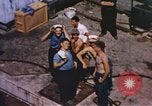 Image un caméraman de combat filme des soldats théâtre du Pacifique, 1944, de la seconde 46 séquences d'archives historiques vidéo 65675064076