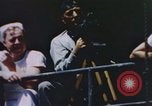 Image un caméraman de combat filme des soldats théâtre du Pacifique, 1944, de la seconde 48 séquences d'archives historiques vidéo 65675064076