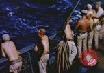 Immagine di Cameraman marino a bordo della nave Teatro pacifico, 1944, secondo 3 filmato di repertorio 65675064077