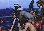 Immagine di Cameraman marino a bordo della nave Teatro pacifico, 1944, secondo 6 filmato di repertorio 65675064077