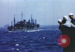 Immagine di Cameraman marino a bordo della nave Teatro pacifico, 1944, secondo 9 filmato di repertorio 65675064077