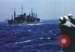 Immagine di Cameraman marino a bordo della nave Teatro pacifico, 1944, secondo 10 filmato di repertorio 65675064077