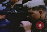 Immagine di Cameraman marino a bordo della nave Teatro pacifico, 1944, secondo 11 filmato di repertorio 65675064077