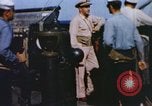 Immagine di Cameraman marino a bordo della nave Teatro pacifico, 1944, secondo 15 filmato di repertorio 65675064077