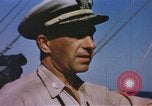 Immagine di Cameraman marino a bordo della nave Teatro pacifico, 1944, secondo 18 filmato di repertorio 65675064077