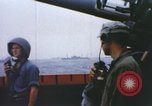 Immagine di Cameraman marino a bordo della nave Teatro pacifico, 1944, secondo 20 filmato di repertorio 65675064077