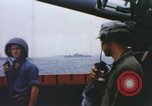 Immagine di Cameraman marino a bordo della nave Teatro pacifico, 1944, secondo 22 filmato di repertorio 65675064077