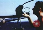 Immagine di Cameraman marino a bordo della nave Teatro pacifico, 1944, secondo 31 filmato di repertorio 65675064077