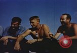 Image cérémonie de rasage de la tête de Neptune théâtre du Pacifique, 1944, de la seconde 8 séquences d'archives historiques vidéo 65675064078