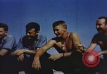Image cérémonie de rasage de la tête de Neptune théâtre du Pacifique, 1944, de la seconde 9 séquences d'archives historiques vidéo 65675064078