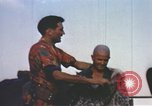 Image cérémonie de rasage de la tête de Neptune théâtre du Pacifique, 1944, de la seconde 18 séquences d'archives historiques vidéo 65675064078