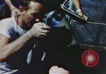 Image cérémonie de rasage de la tête de Neptune théâtre du Pacifique, 1944, de la seconde 26 séquences d'archives historiques vidéo 65675064078