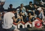 Image cérémonie de rasage de la tête de Neptune théâtre du Pacifique, 1944, de la seconde 30 séquences d'archives historiques vidéo 65675064078