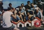 Image cérémonie de rasage de la tête de Neptune théâtre du Pacifique, 1944, de la seconde 32 séquences d'archives historiques vidéo 65675064078