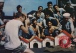 Image cérémonie de rasage de la tête de Neptune théâtre du Pacifique, 1944, de la seconde 33 séquences d'archives historiques vidéo 65675064078