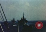 Image opérateurs de caméra sur un navire de la marine américaine théâtre du Pacifique, 1944, de la seconde 1 séquences d'archives historiques vidéo 65675064079