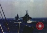 Image opérateurs de caméra sur un navire de la marine américaine théâtre du Pacifique, 1944, de la seconde 3 séquences d'archives historiques vidéo 65675064079