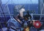 Image opérateurs de caméra sur un navire de la marine américaine théâtre du Pacifique, 1944, de la seconde 5 séquences d'archives historiques vidéo 65675064079