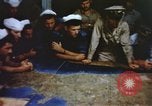 Image opérateurs de caméra sur un navire de la marine américaine théâtre du Pacifique, 1944, de la seconde 17 séquences d'archives historiques vidéo 65675064079