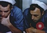 Image opérateurs de caméra sur un navire de la marine américaine théâtre du Pacifique, 1944, de la seconde 19 séquences d'archives historiques vidéo 65675064079