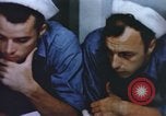 Image opérateurs de caméra sur un navire de la marine américaine théâtre du Pacifique, 1944, de la seconde 21 séquences d'archives historiques vidéo 65675064079