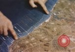 Image opérateurs de caméra sur un navire de la marine américaine théâtre du Pacifique, 1944, de la seconde 23 séquences d'archives historiques vidéo 65675064079