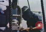 Image opérateurs de caméra sur un navire de la marine américaine théâtre du Pacifique, 1944, de la seconde 27 séquences d'archives historiques vidéo 65675064079
