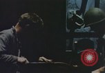 Image opérateurs de caméra sur un navire de la marine américaine théâtre du Pacifique, 1944, de la seconde 29 séquences d'archives historiques vidéo 65675064079