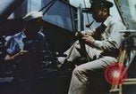 Image opérateurs de caméra sur un navire de la marine américaine théâtre du Pacifique, 1944, de la seconde 34 séquences d'archives historiques vidéo 65675064079