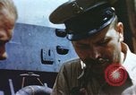 Image opérateurs de caméra sur un navire de la marine américaine théâtre du Pacifique, 1944, de la seconde 43 séquences d'archives historiques vidéo 65675064079