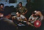 Image opérateurs de caméra sur un navire de la marine américaine théâtre du Pacifique, 1944, de la seconde 47 séquences d'archives historiques vidéo 65675064079