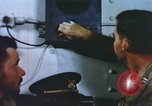 Image opérateurs de caméra sur un navire de la marine américaine théâtre du Pacifique, 1944, de la seconde 50 séquences d'archives historiques vidéo 65675064079