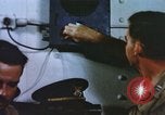 Image opérateurs de caméra sur un navire de la marine américaine théâtre du Pacifique, 1944, de la seconde 52 séquences d'archives historiques vidéo 65675064079