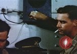 Image opérateurs de caméra sur un navire de la marine américaine théâtre du Pacifique, 1944, de la seconde 56 séquences d'archives historiques vidéo 65675064079