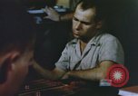 Image opérateurs de caméra sur un navire de la marine américaine théâtre du Pacifique, 1944, de la seconde 62 séquences d'archives historiques vidéo 65675064079