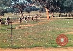 Image Les Marines américains s'entraînent sur un parcours d'assaut sous le feu ennemi Australie, 1943, de la seconde 4 séquences d'archives historiques vidéo 65675064080