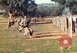 Image Les Marines américains s'entraînent sur un parcours d'assaut sous le feu ennemi Australie, 1943, de la seconde 6 séquences d'archives historiques vidéo 65675064080