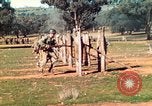 Image Les Marines américains s'entraînent sur un parcours d'assaut sous le feu ennemi Australie, 1943, de la seconde 8 séquences d'archives historiques vidéo 65675064080