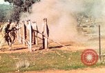 Image Les Marines américains s'entraînent sur un parcours d'assaut sous le feu ennemi Australie, 1943, de la seconde 10 séquences d'archives historiques vidéo 65675064080