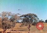 Image Les Marines américains s'entraînent sur un parcours d'assaut sous le feu ennemi Australie, 1943, de la seconde 24 séquences d'archives historiques vidéo 65675064080