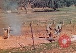 Image Les Marines américains s'entraînent sur un parcours d'assaut sous le feu ennemi Australie, 1943, de la seconde 28 séquences d'archives historiques vidéo 65675064080
