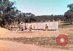 Image Les Marines américains s'entraînent sur un parcours d'assaut sous le feu ennemi Australie, 1943, de la seconde 50 séquences d'archives historiques vidéo 65675064080