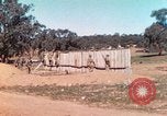 Image Les Marines américains s'entraînent sur un parcours d'assaut sous le feu ennemi Australie, 1943, de la seconde 51 séquences d'archives historiques vidéo 65675064080