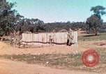 Image Les Marines américains s'entraînent sur un parcours d'assaut sous le feu ennemi Australie, 1943, de la seconde 55 séquences d'archives historiques vidéo 65675064080