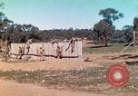 Image Les Marines américains s'entraînent sur un parcours d'assaut sous le feu ennemi Australie, 1943, de la seconde 61 séquences d'archives historiques vidéo 65675064080