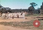 Image Les Marines américains s'entraînent sur un parcours d'assaut sous le feu ennemi Australie, 1943, de la seconde 62 séquences d'archives historiques vidéo 65675064080