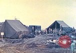 Immagine di Noi di terza divisione Marine armorers riparazione di armi di piccolo calibro Iwo Jima, 1945, secondo 14 filmato di repertorio 65675064084