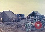 Immagine di Noi di terza divisione Marine armorers riparazione di armi di piccolo calibro Iwo Jima, 1945, secondo 16 filmato di repertorio 65675064084