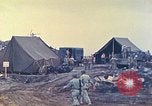 Immagine di Noi di terza divisione Marine armorers riparazione di armi di piccolo calibro Iwo Jima, 1945, secondo 17 filmato di repertorio 65675064084